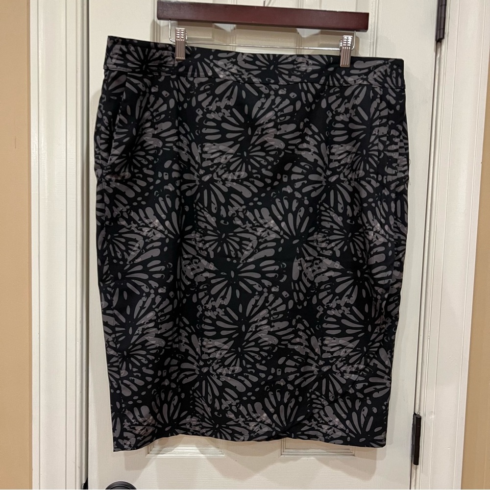 Ripskirt Hawaii Black Floral Print Pencil Skirt
